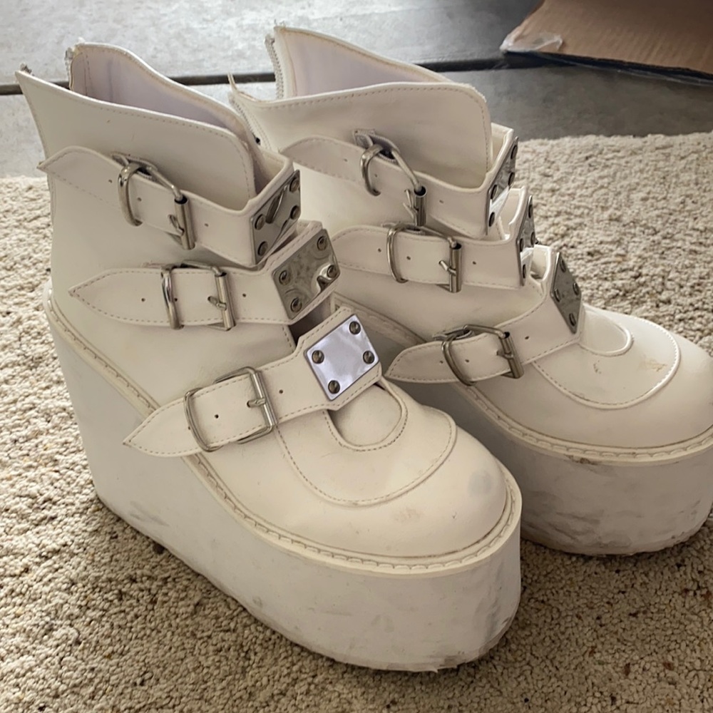 Demonia platform boots